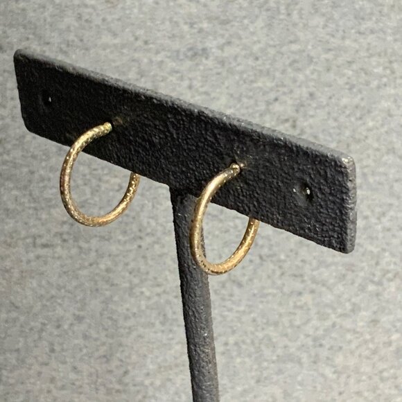 Textured Hoop Pierced Earrings 0.75 In Small Silver Minimalist - Picture 2 of 4